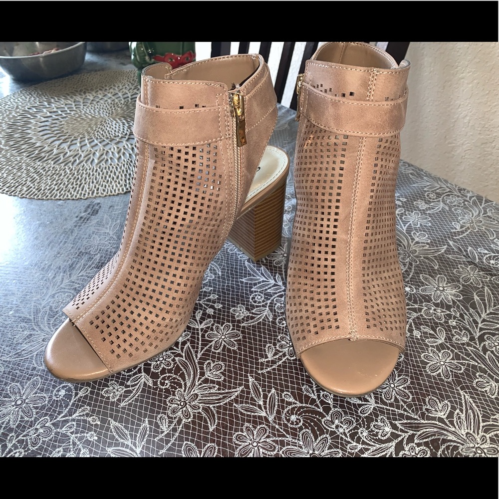 A.n.a Heel sandals Size 7